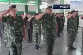 据说泰国改良以后的新式军礼，无数网友表示哭笑不得！这动作魔性视频封面