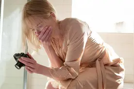 每天醒来发现旁边睡的人都不认识？这个健忘症女人这样还破了案！视频封面