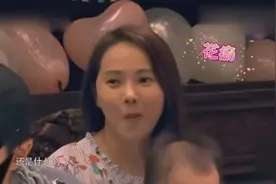 伊能静收大儿子送花，开心到脸变形，儿子对秦昊的称呼令人惊讶视频封面