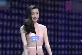女教师为励志男生留灯，没想到自已就是他的心动女生，成功牵手视频封面
