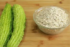 早餐新吃法，1碗燕麦2个苦瓜，去火又减脂，一周吃4次都嫌少视频封面