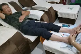 南方人来修脚  脚气严重还要捏个脚止痒视频封面
