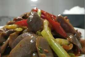想要郡肝爽脆没异味，只需要简单的两步，炒出来的郡肝美味又下饭视频封面