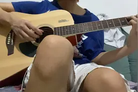 周杰伦《晴天》，吉他弹唱，烧火棍的灵魂弹唱视频封面