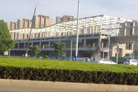 郑许轻轨许昌段钢构雨棚已安装到位，马上开始要铺轨施工了视频封面