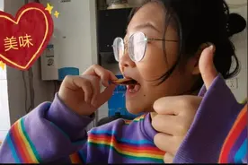 自制夹心饼干，女儿吃得有滋有味！