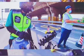 摩托车上下高速视频封面