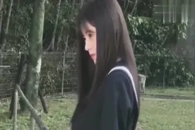 鞠婧祎拍片花絮，喂鸽子、撸猫、认真敬业的小鞠好可爱！视频封面