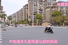 把宝宝接种证上名字纠正过来，再给宝妈和宝宝买生活用品和口粮。视频封面