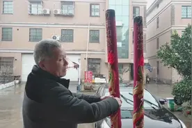 年三十除了一家团圆吃年夜饭，还有接灶神点大香的习俗，你知道吗视频封面