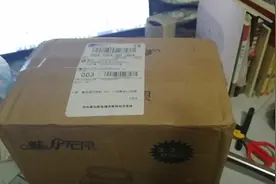 开箱测评一款音响和一款8499元的立影不闪式偏光3D线偏IMAX投影仪视频封面
