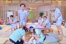 baby抽到精灵卡很喜欢，不料是干搓，baby痛的直叫，李晨心痛了视频封面
