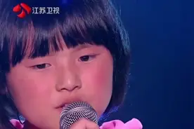 小女孩翻唱邓紫棋的《光年之外》，本以为是青铜，一开嗓惊艳了！视频封面
