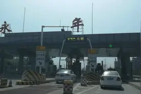 太难得了，竟然拍到了飞驰的高铁！实拍京港澳高速河北永年到邢台视频封面