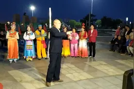 东方太阳正在升起人民共和国正在成长，伟大领袖毛主席指引……。视频封面