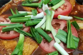 教你做海鲜味的酱香白菜豆腐煲，这才是白菜豆腐最好吃的做法视频封面