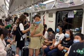 新一线城市长沙发展好迅猛，都好几条地铁线了，车厢都很高科技视频封面
