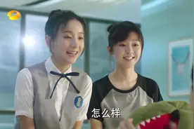 奋斗吧！爆笑，这个啦啦队只有两个人，女孩无奈邀请教练加入。