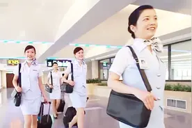 空姐拉着的小箱子里，到底有什么秘密呢？今天带大家来了解一下视频封面