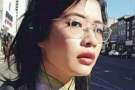 许小姐辱骂医生，指责国人，高调炫富的许可馨，到底有何神秘背景视频封面