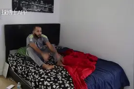 笑死了！皇马球迷看巴萨逆转6比1巴黎，反应是这样的视频封面
