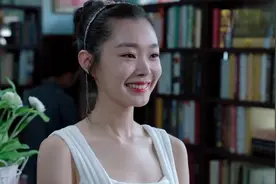堂堂上海富豪千金找了份卖书工作，竟笑的眉飞色舞，老板一脸懵圈视频封面