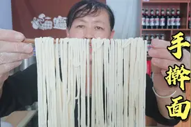 学会这招手擀面不用买了，专业手法详细的讲解，学会开面馆没问题视频封面