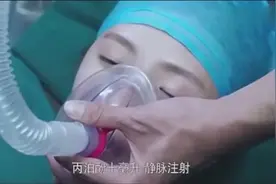 孕妇生孩子，医生把没出生的小孩又塞回肚子里，孕妇太痛苦了视频封面