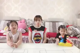 辣妈带两个女儿开箱：账号持续异常14天坚持发视频，糖酸还是心酸视频封面