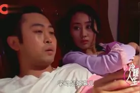 雇主让保姆给孩子喂奶粉，可当雇主一走，保姆竟喂起自己的母乳视频封面
