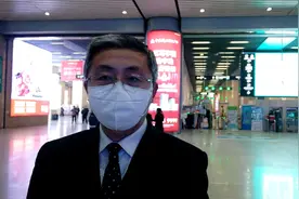 石家庄火车站地下出口，进行回石人员的采访视频封面