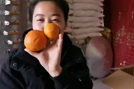 网购需谨慎拼多多买的一箱橙子，大小和鸡蛋有一拼。视频封面