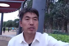 摊位前停留的哈萨克斯坦女孩，大眼睛，双眼皮，肤白，貌美视频封面