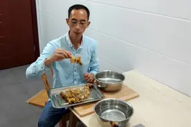 农村小哥用黄精炒肉吃，味道香甜爽口，是山区农民常吃的蔬菜