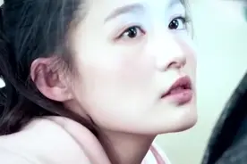 佳期如梦之海上繁花：李沁被三个男人“强吻”，这部剧“不正经”视频封面