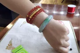 遇到喜欢的手镯戴不进去怎么办，进来教你如何解决！视频封面