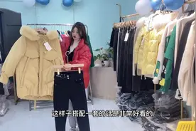 很有个性的中长款羽绒服，搭配小脚牛仔裤，简单时尚视频封面
