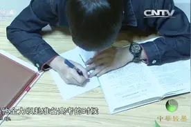 小伙全力以赴准备高考，却意外患上白癜风，这是怎么回事？视频封面