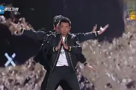 跑男团合体献唱主题曲《超级英雄》，鹿晗一开口，全场都沸腾了！视频封面