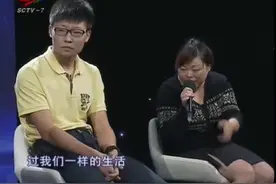 养了18年儿子要跟亲生父亲走，养母心疼放手，生母：不要也罢视频封面