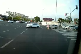 乘576路，去外滩！视频封面