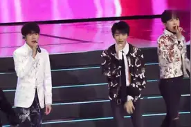 TFBOYS三小只《我们的时光》，大哥王俊凯的美颜暴击！视频封面