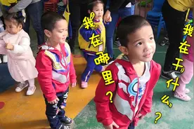幼儿园成果展上，哥哥直接被弟弟亲懵逼了！弟弟：我最爱哥哥视频封面