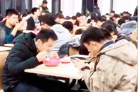 果然学霸都是男生，看看清华的男女比例，这画面真令人绝望！视频封面