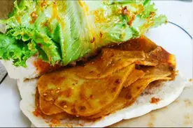 香辣土豆片夹馍七元一个，小厨晨教你一元成本在家做，绝不输外面视频封面