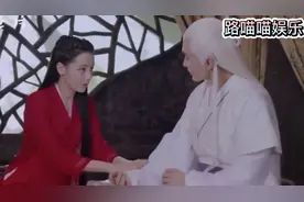 热巴睡觉流口水被帝君打，热巴无处安放的小手，也太可爱了吧视频封面