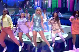 霉霉Taylor Swift舞台魔幻变装秀演唱最新大热单曲ME视频封面