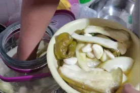 今晚我的泡菜好了，炒一盘来吃，味道很不错哦，酸爽过瘾视频封面