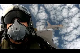 法国海军陆战队航空兵飞行日常训练，跟辽宁舰比如何！视频封面