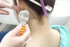 女士纯享剃刀-刮脖子，手法十分娴熟，很舒适！视频封面